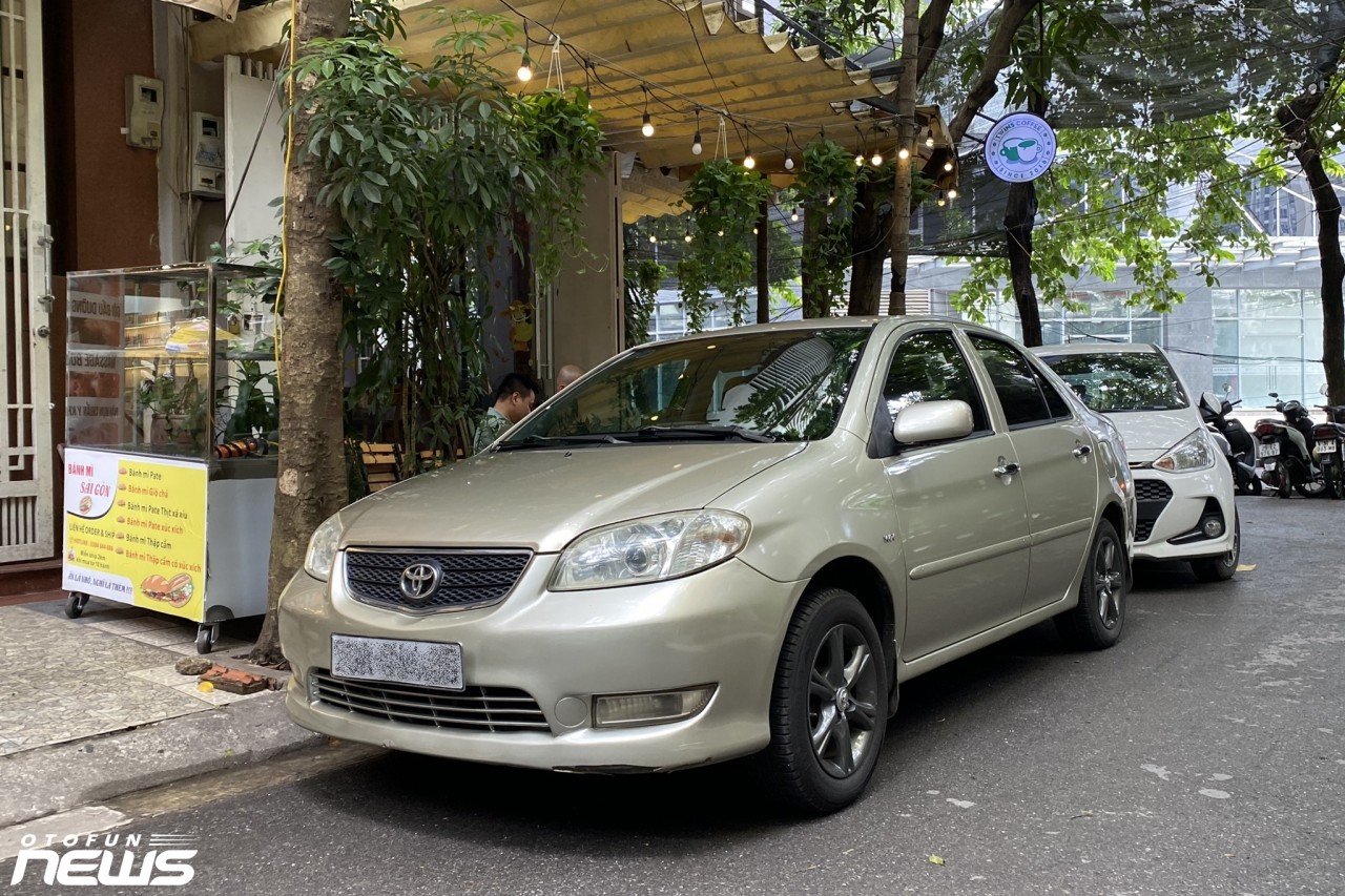 Toyota Vios 2003 đẹp như mới dù đã 20 năm tuổi và lăn bánh hơn 300.000km