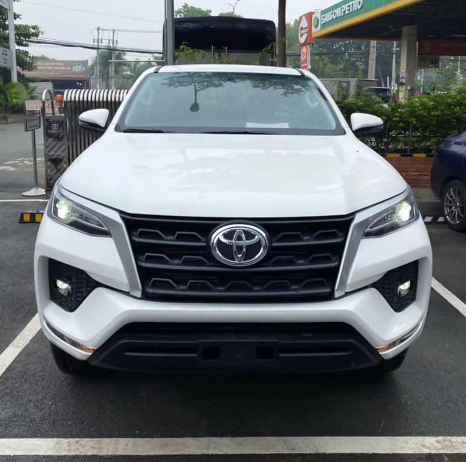 toyota fortuner moi lo dien truoc ngay ra mat