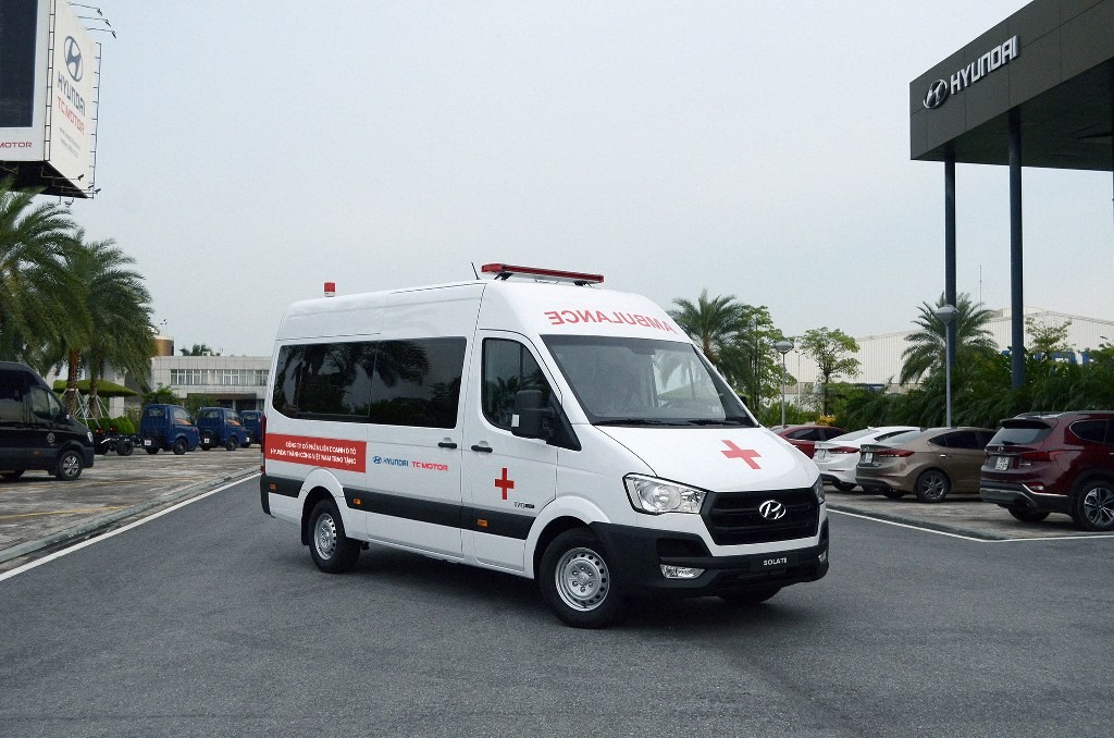 Hyundai Thành Công tặng 10 xe Solati cứu thương phục vụ phòng chống Covid 19