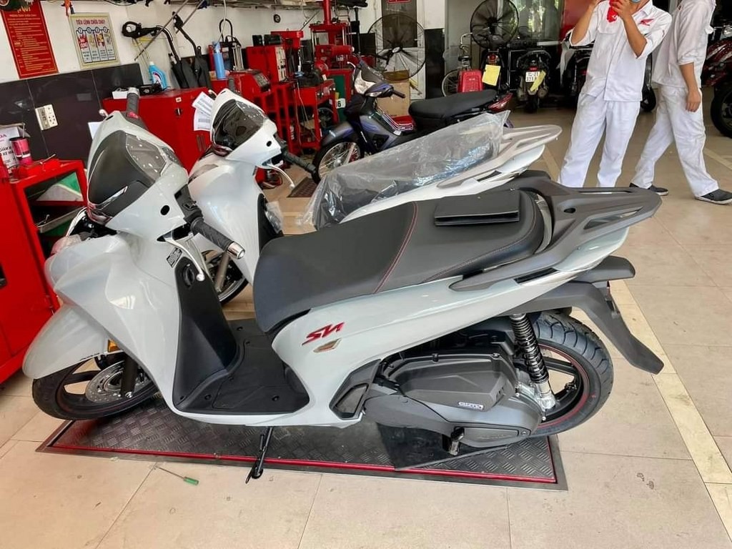 Honda SH350i về đại lý, giá ra biển tạm tính 170 triệu đồng