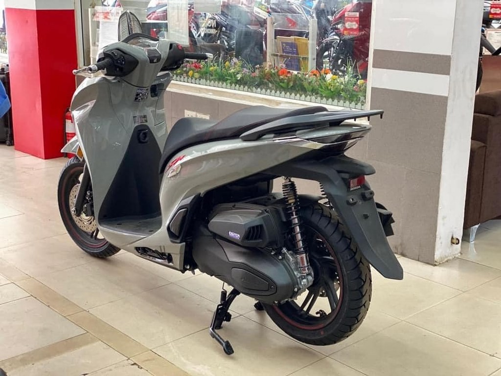 Honda SH350i về đại lý, giá ra biển tạm tính 170 triệu đồng