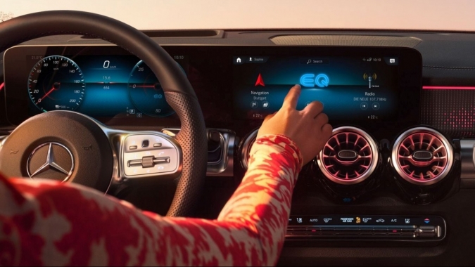 Khách hàng truyền thống của Mercedes sẽ 'chi thêm' để trải nghiệm xe điện EQ