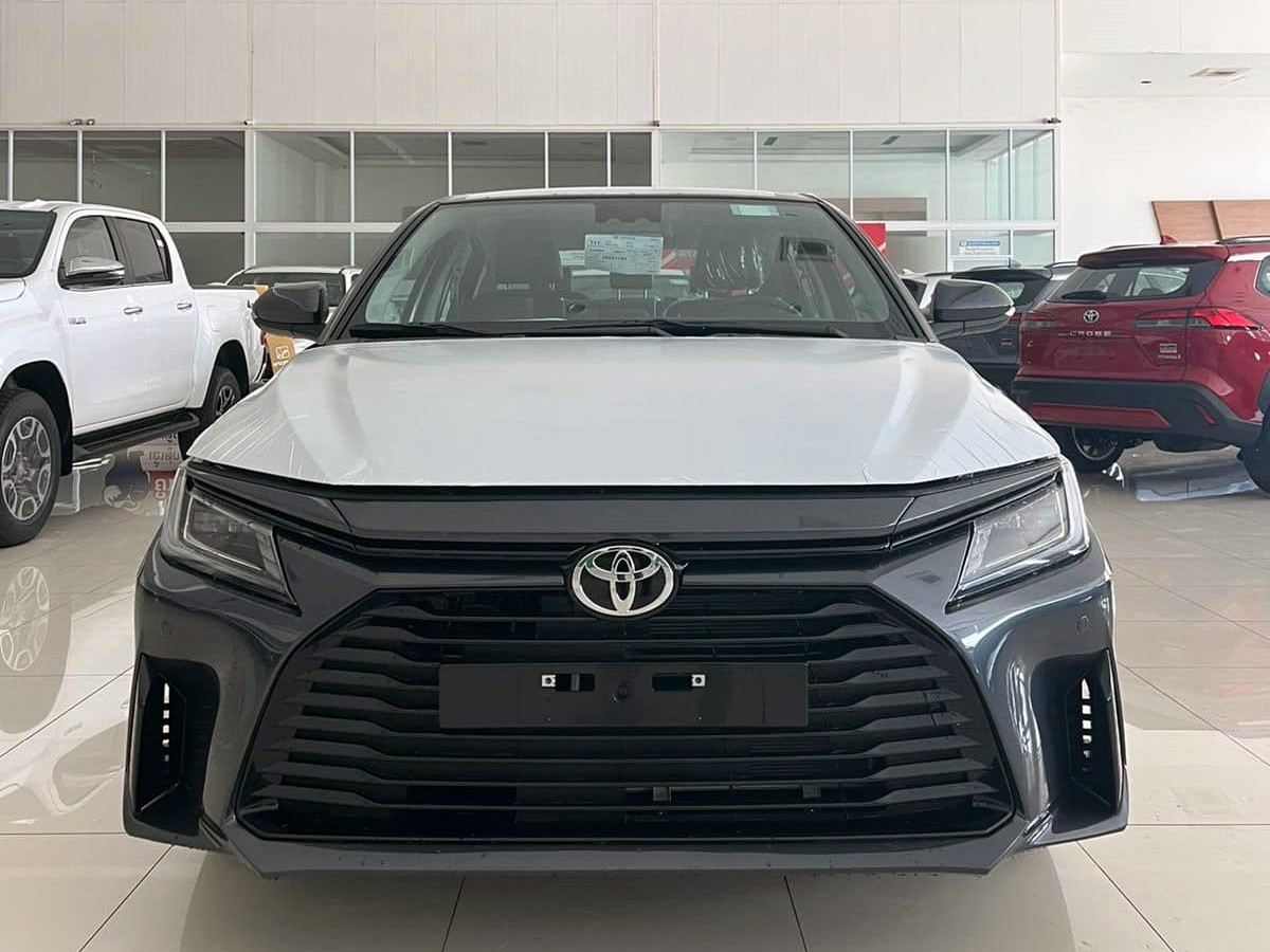 Toyota Vios ra mắt tại Lào