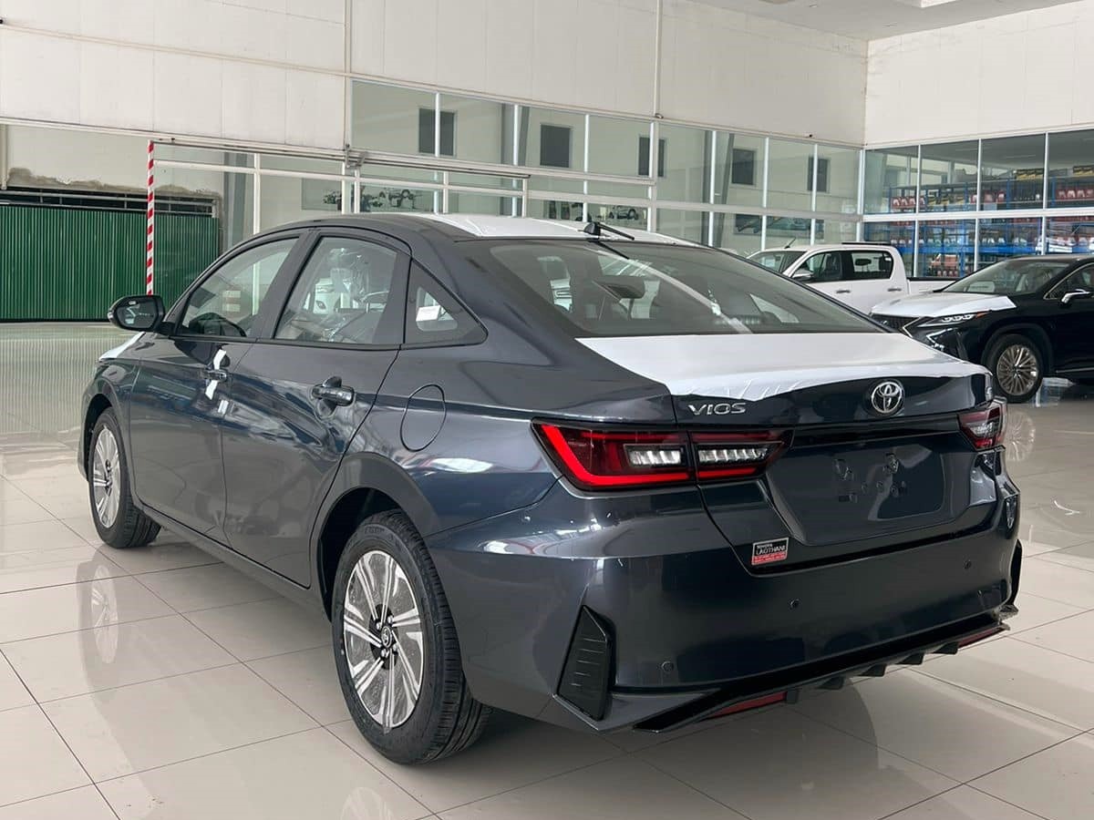 Toyota Vios ra mắt tại Lào
