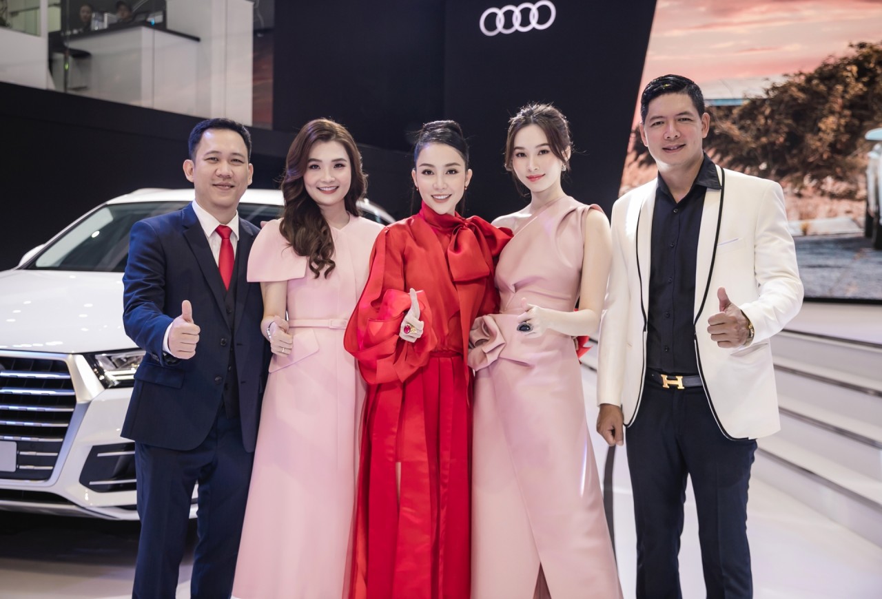 sao viet hung thu tham quan gian hang audi tai vms 2019