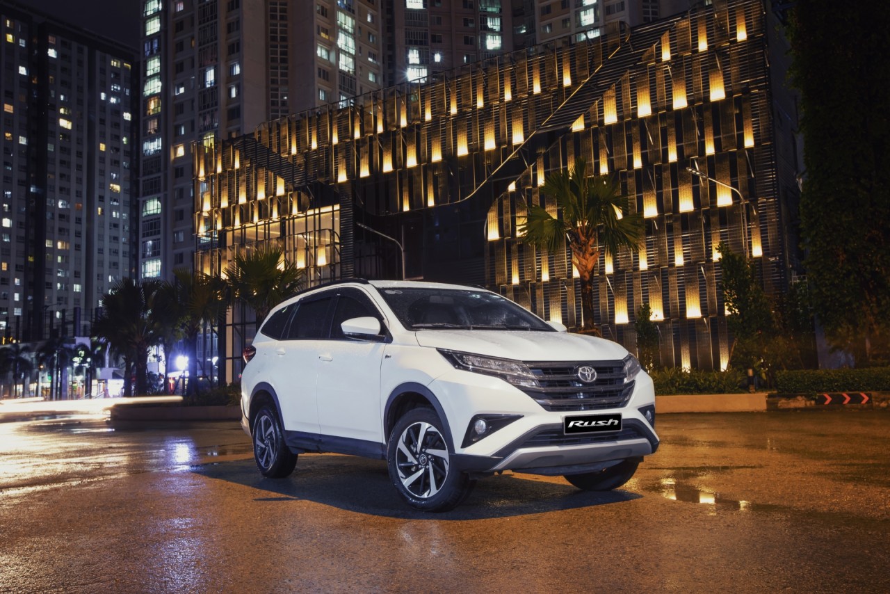 toyota rush an toa n nha t phan khu c xe 7 cho duo i 700 trie u do ng
