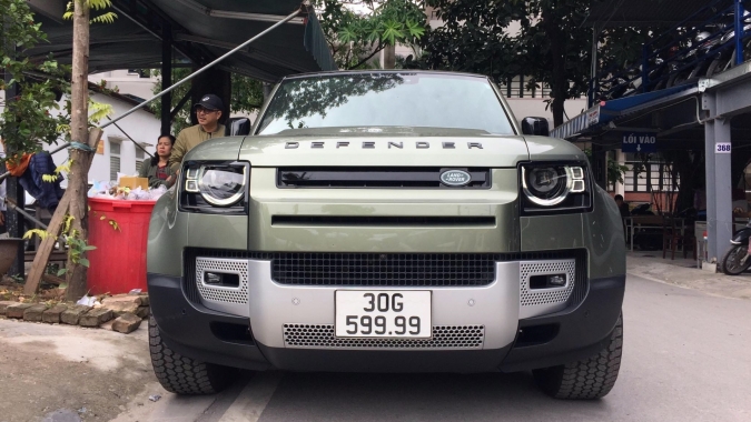Land Rover Defender đầu tiên Việt Nam có biển số tứ quý 9