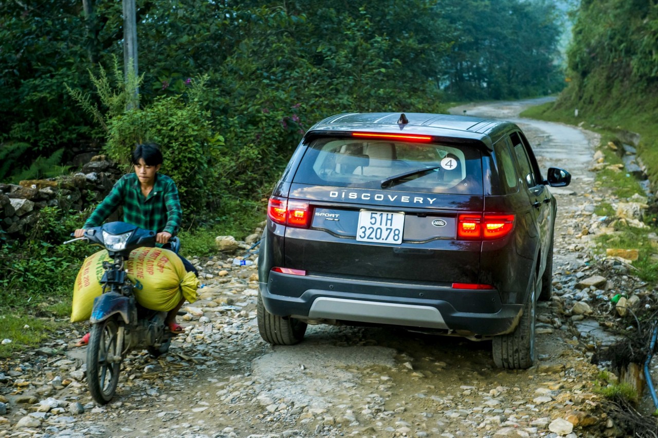 chinh phu c tu da i di nh de o ba ng land rover