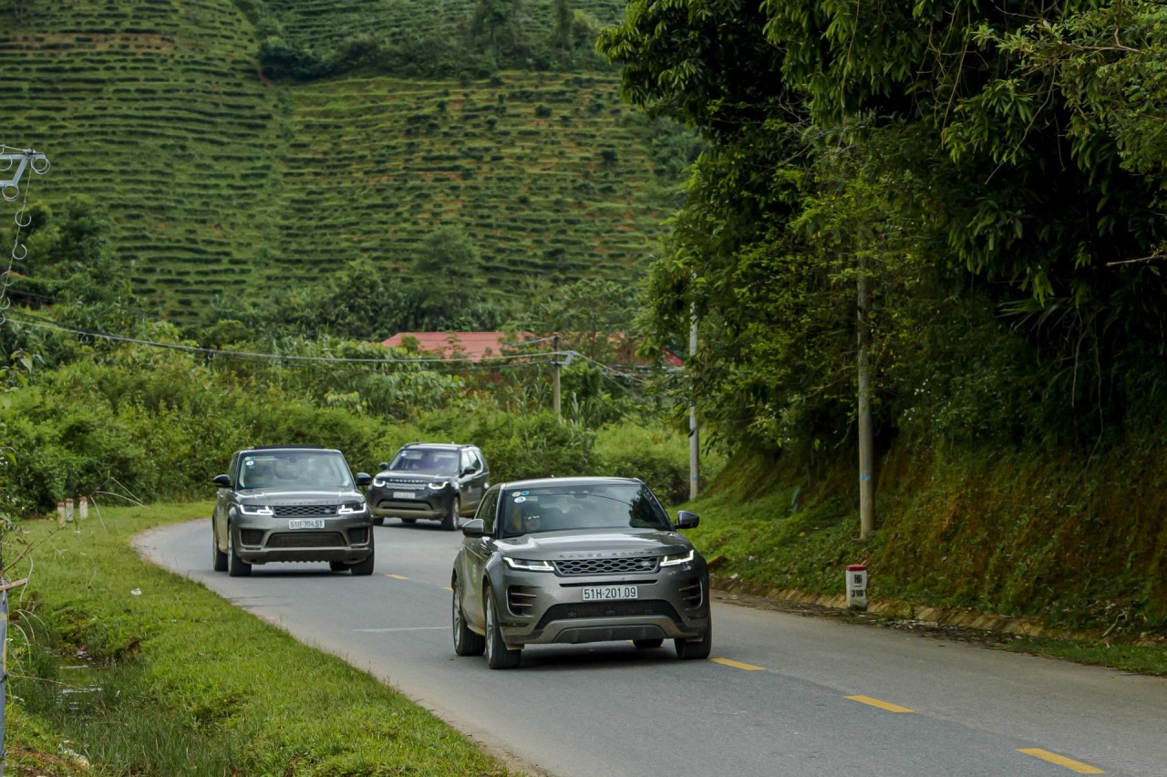 chinh phu c tu da i di nh de o ba ng land rover