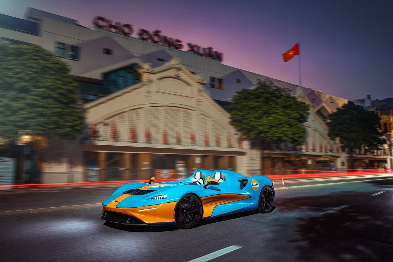 McLaren Elva dừng chân tại Hà Nội trong hành trình vòng quanh thế giới