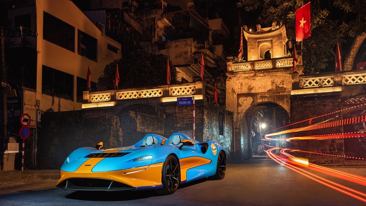 McLaren Elva dừng chân tại Hà Nội trong hành trình vòng quanh thế giới