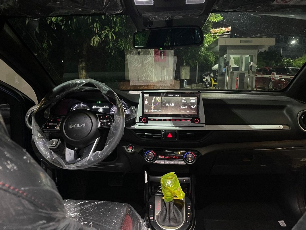 Kia K3 về đại lý, chờ đến tay khách hàng