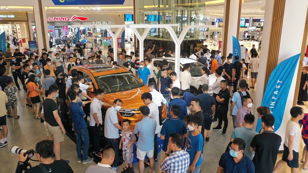 VinFast trưng bày và lái thử ô tô điện VF8 tại 7 tỉnh, thành phố