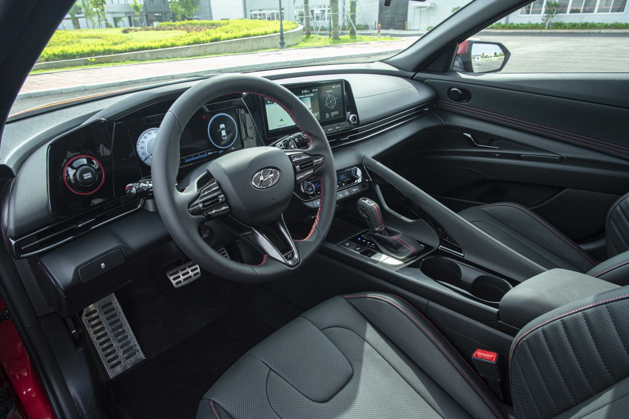 Hình chi tiết Hyundai Elantra N Line 1.6 Turbo giá 799 triệu đồng