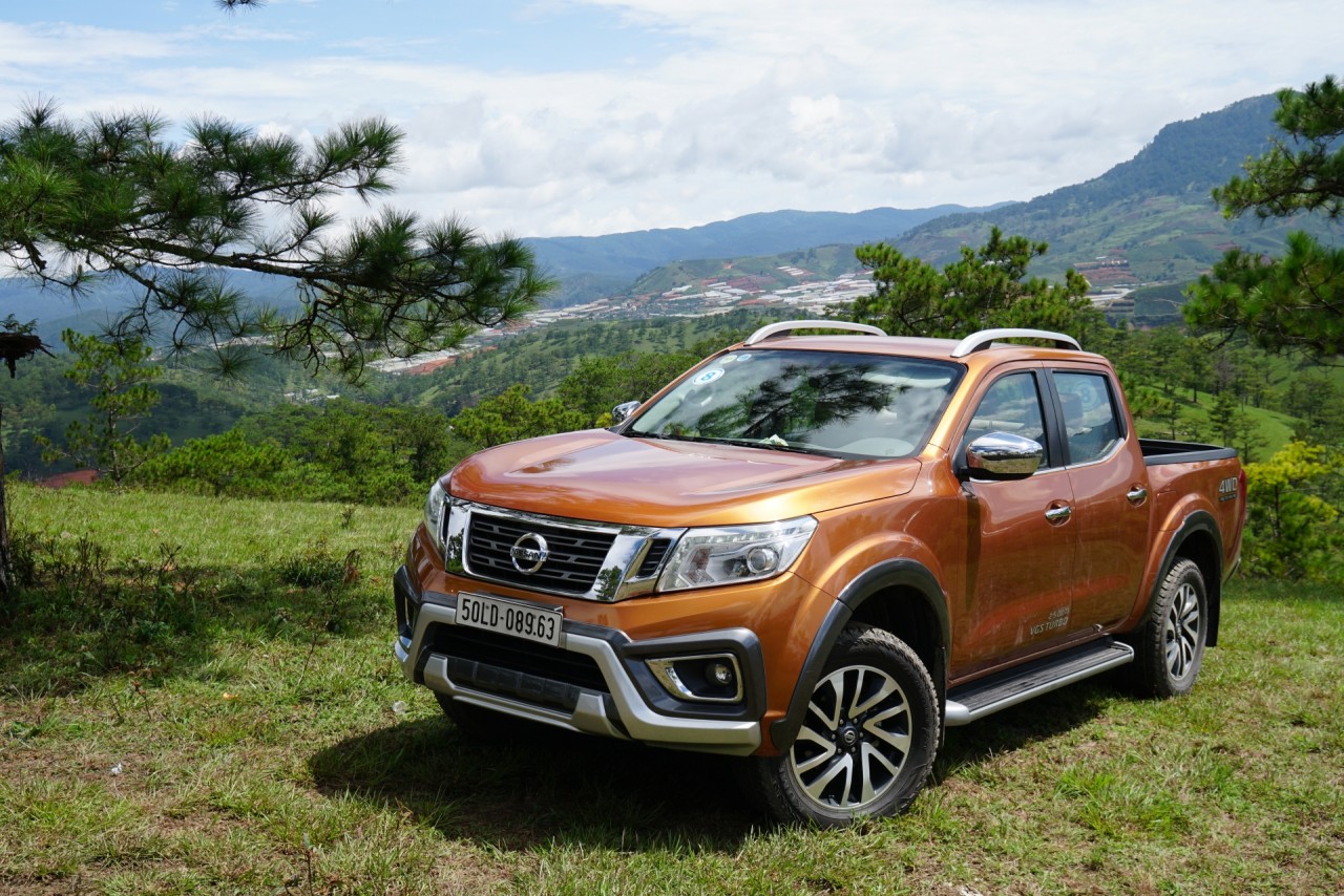 Nissan Navara giảm giá mạnh thanh lý xe tồn