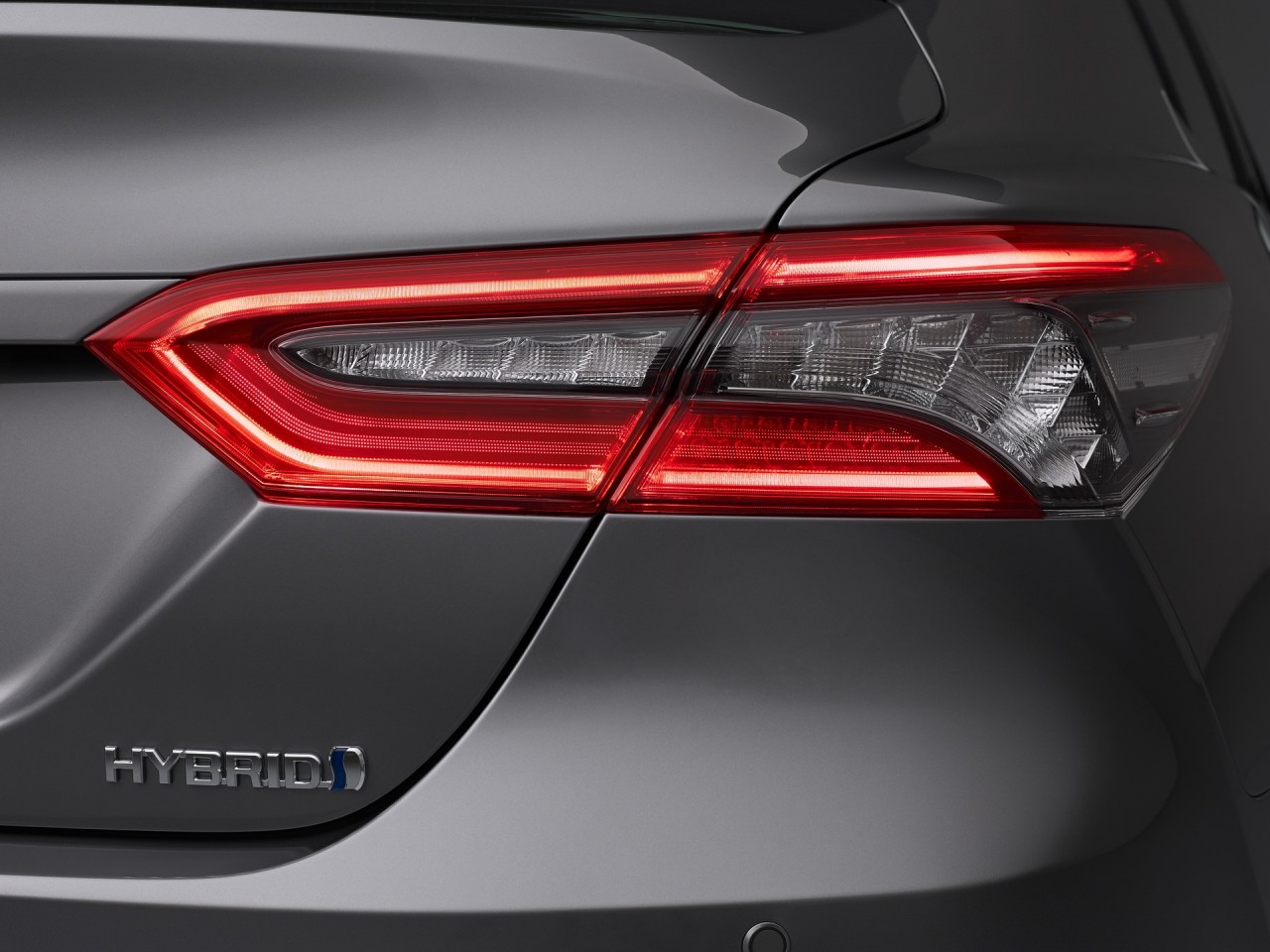 Khám phá Toyota Camry hybrid phiên bản nâng cấp tại châu Âu