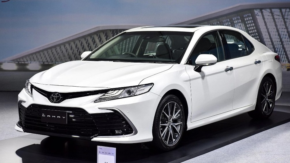 Toyota Camry 2022 giá từ 1 tỷ đồng tại Thái lan