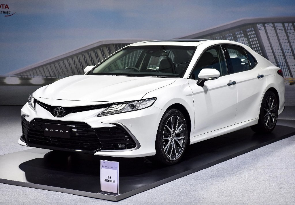Toyota Camry rộng cửa về nhất phân khúc sedan cỡ D năm 2022