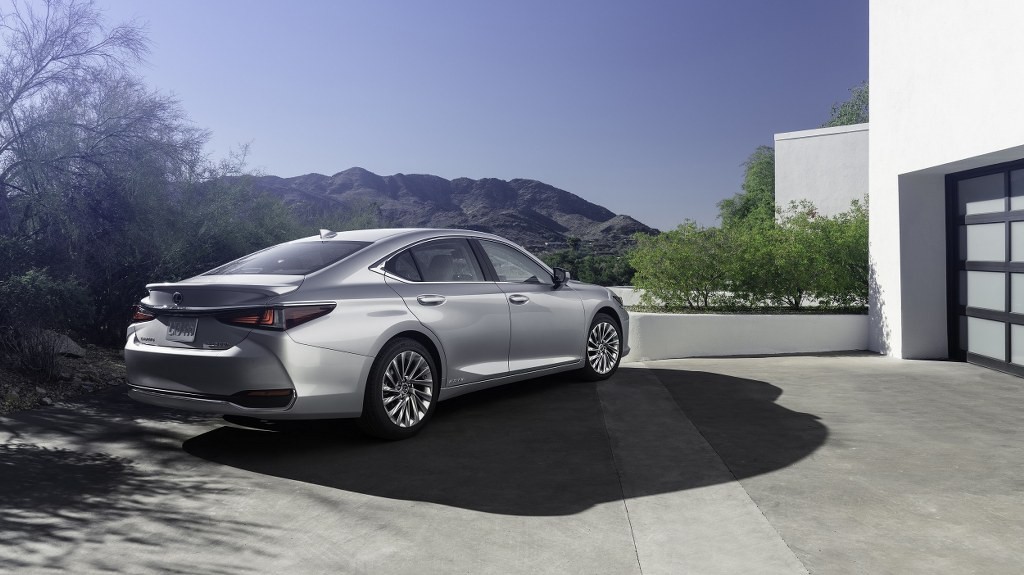Lexus ES 2022 giá từ 2,55 tỷ đồng tại Việt Nam Lexus ES 2022 giá từ 2,55 tỷ đồng tại Việt Nam