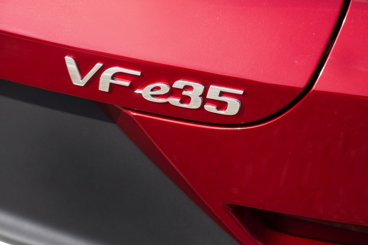 Chi tiết xe điện VinFast VF e35 vừa ra mắt