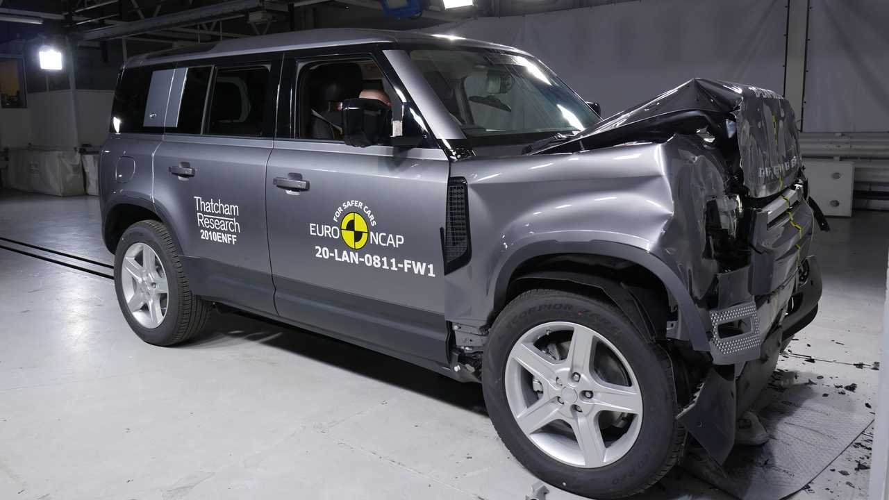 Land Rover Defender hoàn toàn mới đạt an toàn 5 sao