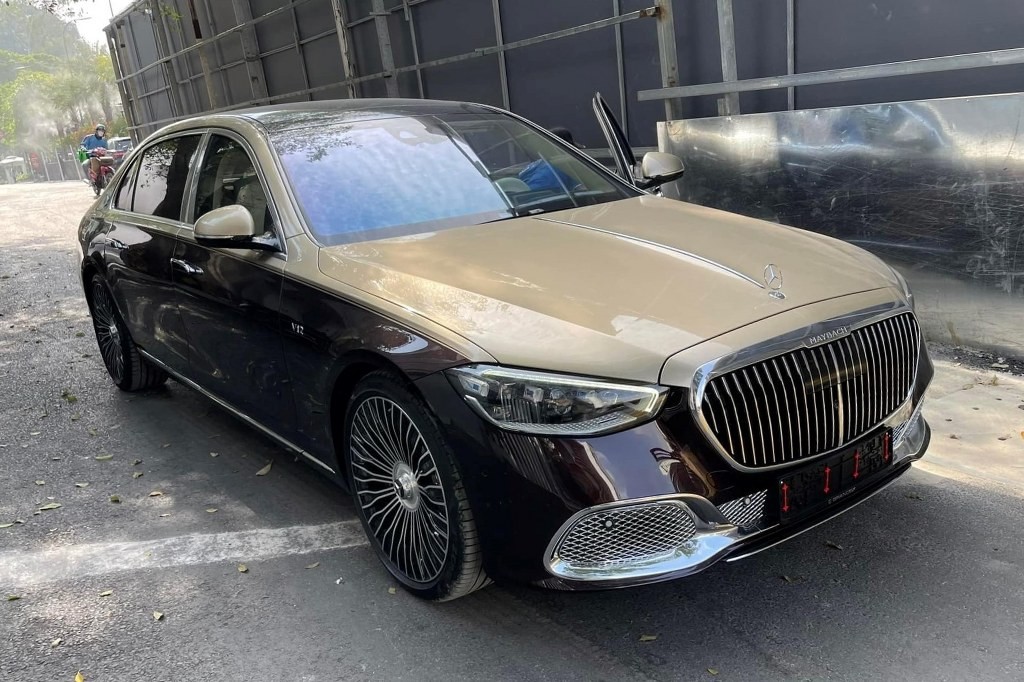 Siêu sang Mercedes Maybach S680 đầu tiên về nước