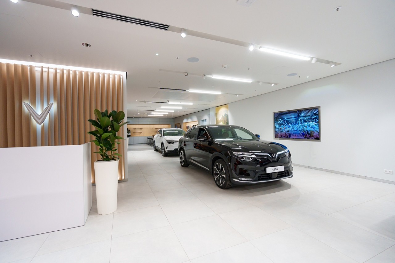 VinFast khai trương hai cửa hàng đầu tiên ở Đức và Pháp