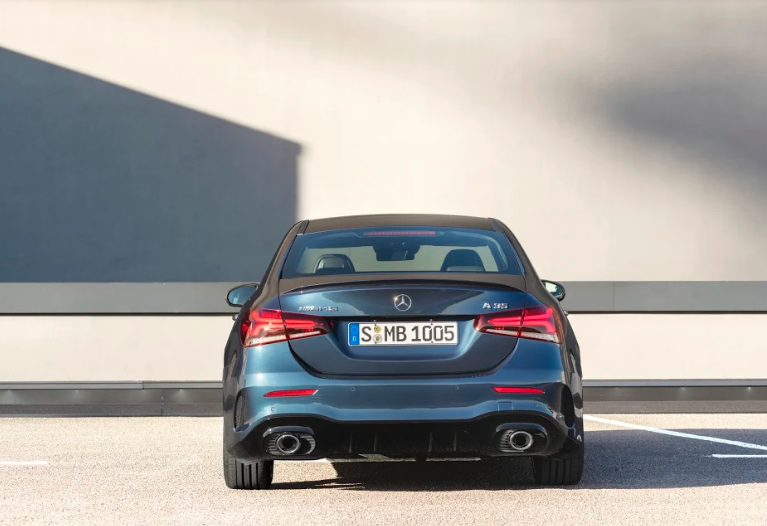 can canh mercedes benz amg a35 4matic moi ra mat tai viet nam