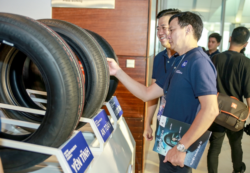 tieu chuan moi voi tuyet pham em ai bridgestone turanza t005a