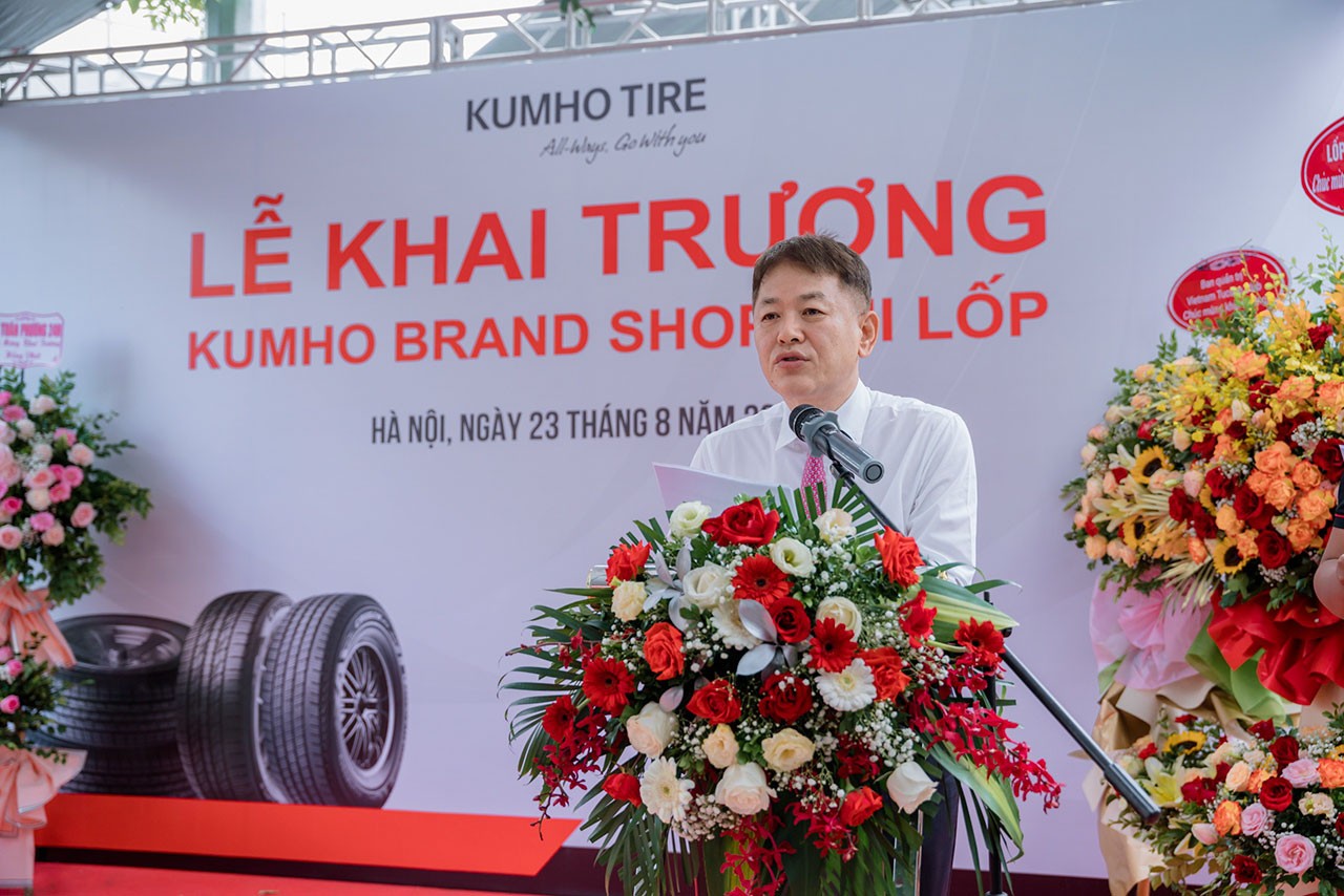 Lốp xe Kumho khai trương Brand shop đầu tiên tại Việt Nam