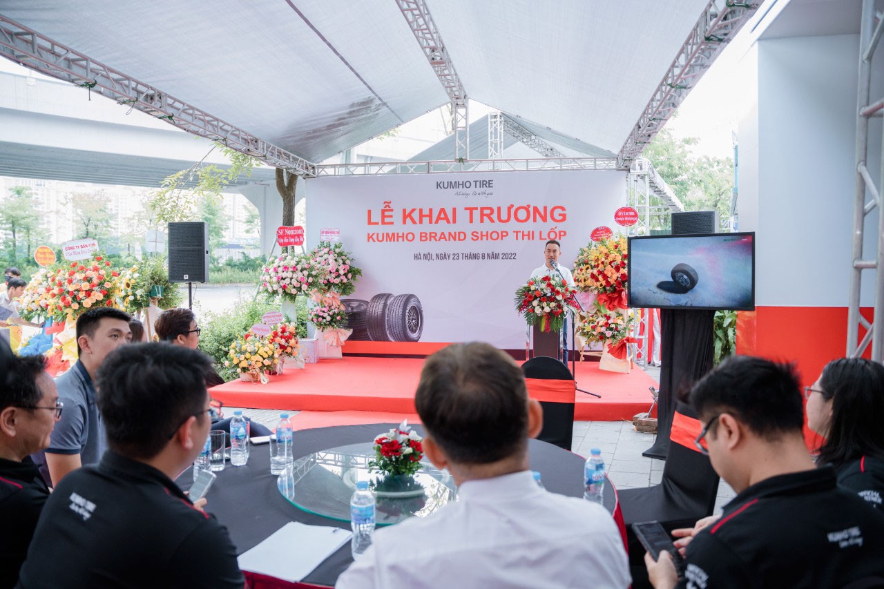 Lốp xe Kumho khai trương Brand shop đầu tiên tại Việt Nam