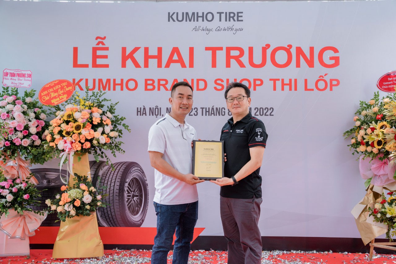 Lốp xe Kumho khai trương Brand shop đầu tiên tại Việt Nam