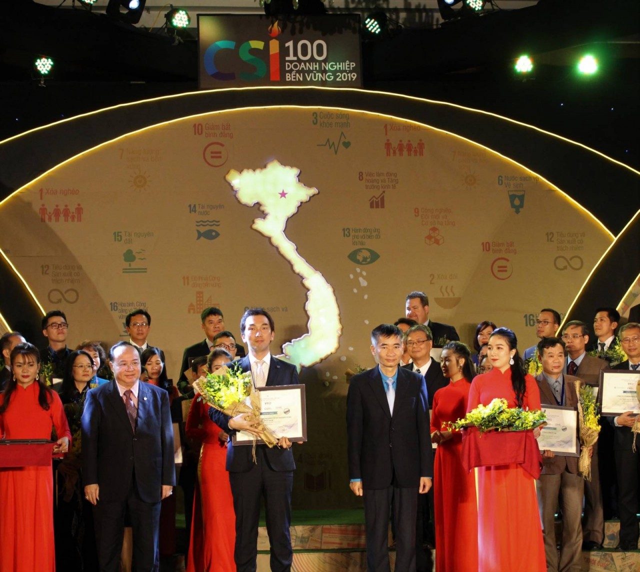 bridgestone viet nam 4 nam lien dat top 100 doanh nghiep phat trien ben vung