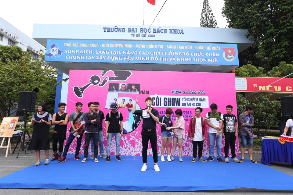 hao hung ngay hoi coi show tai tp ho chi minh
