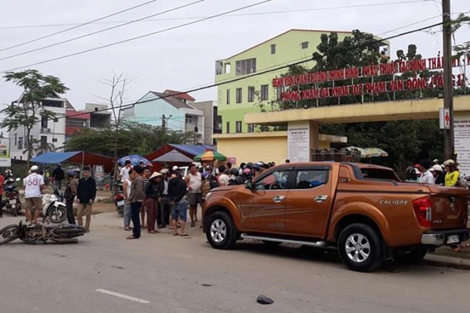 oto dien lao thang vao dam dong xem tai nan khien 6 nguoi bi thuong
