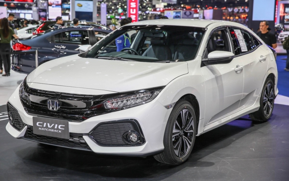 honda civic hatchback 2019 duoc bo sung mau moi cung he thong sensing