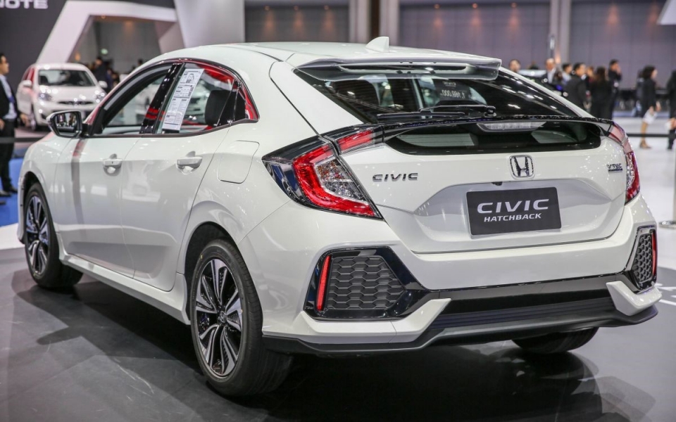 honda civic hatchback 2019 duoc bo sung mau moi cung he thong sensing