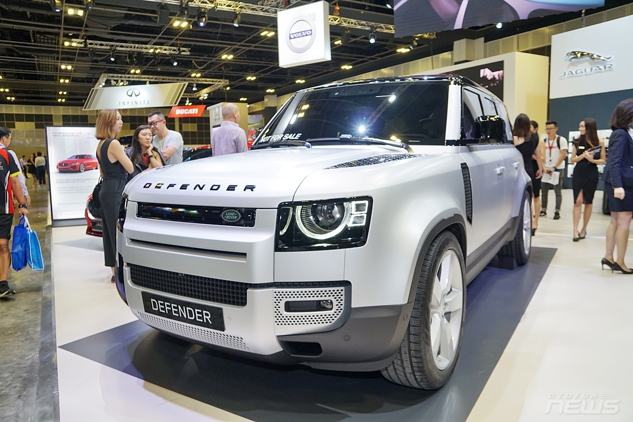 anh thuc te land rover defender 110 first edition gia 512 ty dong