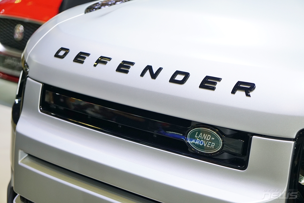 anh thuc te land rover defender 110 first edition gia 512 ty dong