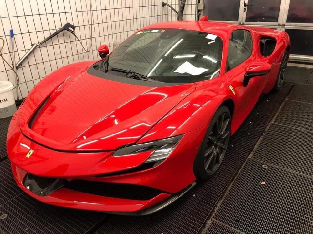 Siêu 'ngựa' Ferrari SF90 Stradale đầu tiên cập bến Việt Nam