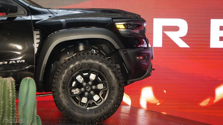 Ram 1500 TRX ra mắt tại Việt Nam với giá 7,9 tỷ đồng