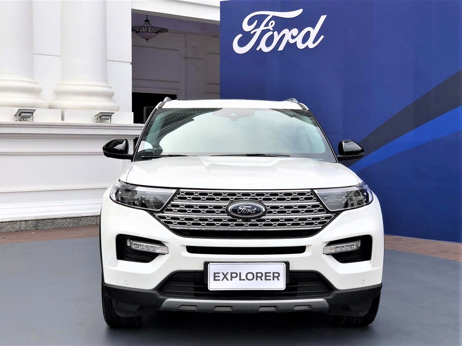 Ford Explorer mới ra mắt, giá 2,366 tỷ đồng