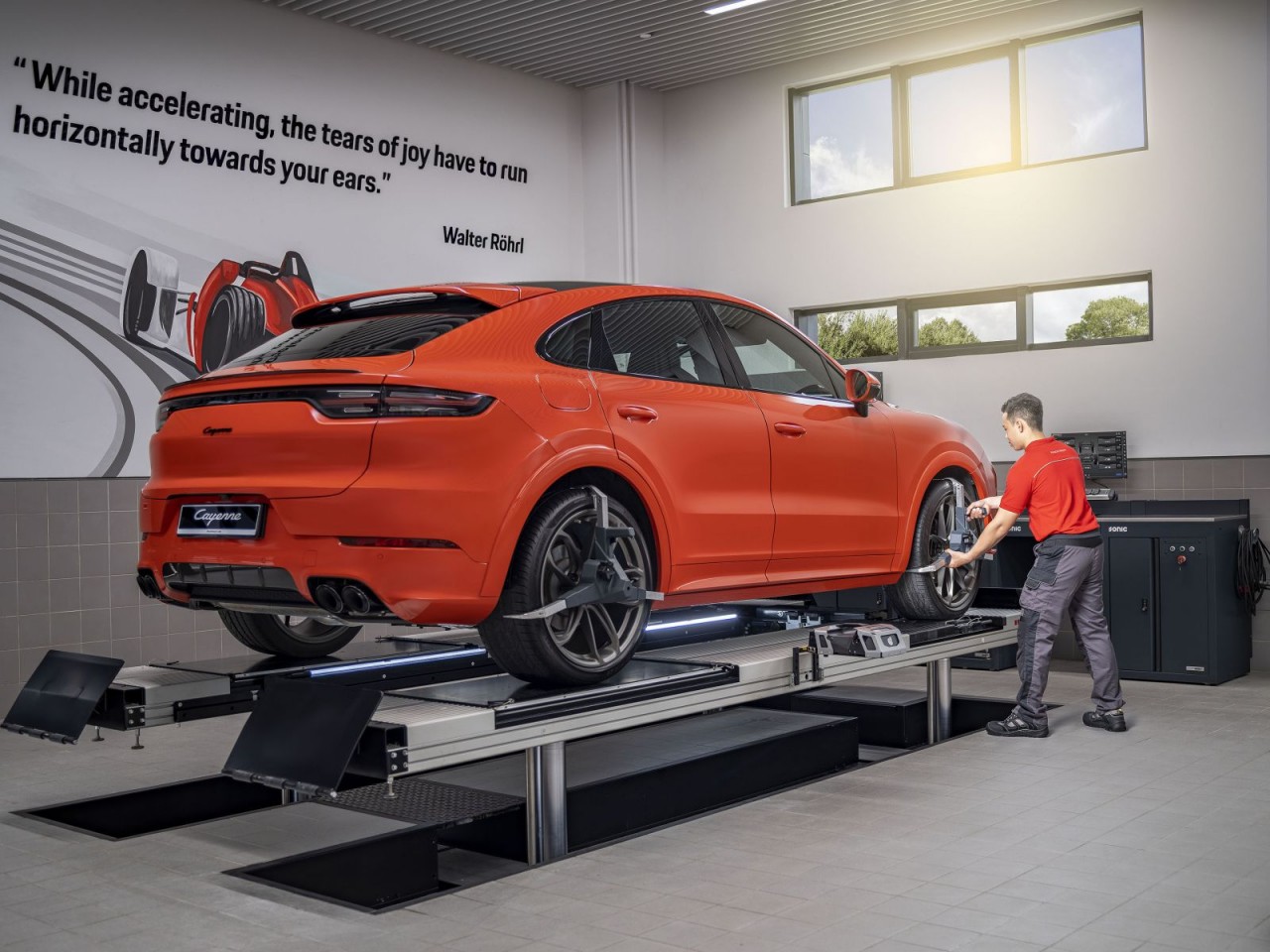 Trải nghiệm không gian đầy mới lạ tại trung tâm Porsche Sài Gòn