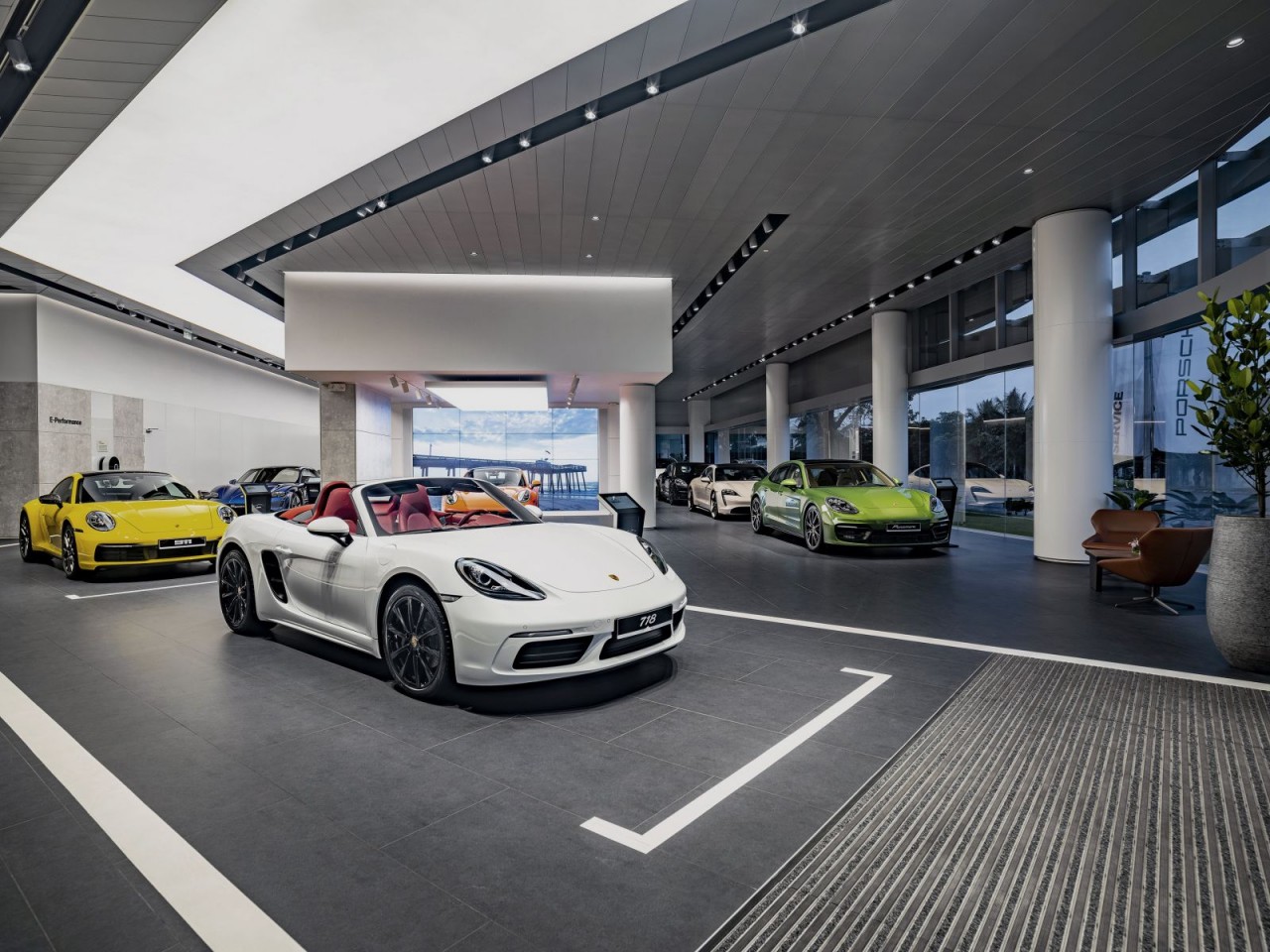 Trải nghiệm không gian đầy mới lạ tại trung tâm Porsche Sài Gòn