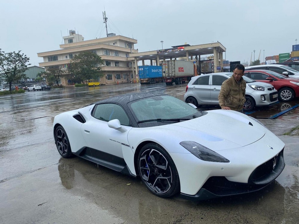 Maserati MC20 thứ 2 đặt chân đến Việt Nam