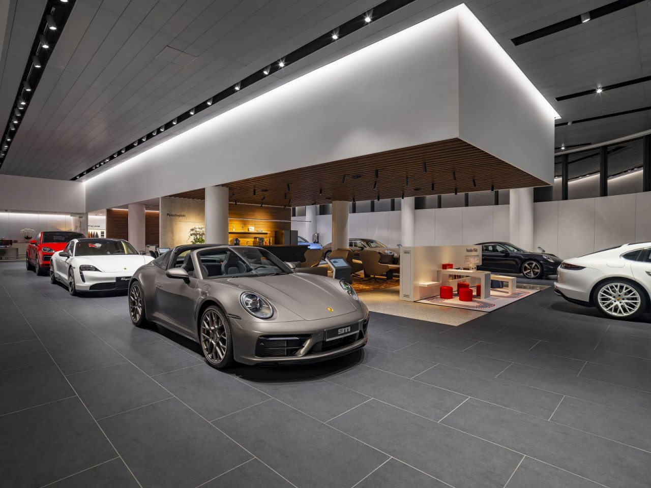 Trải nghiệm không gian đầy mới lạ tại trung tâm Porsche Sài Gòn