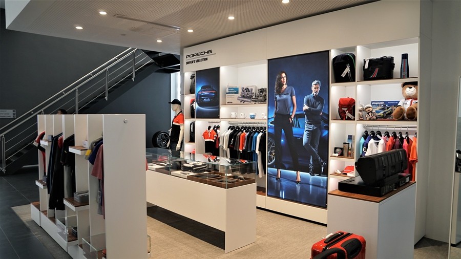 Trải nghiệm không gian đầy mới lạ tại trung tâm Porsche Sài Gòn