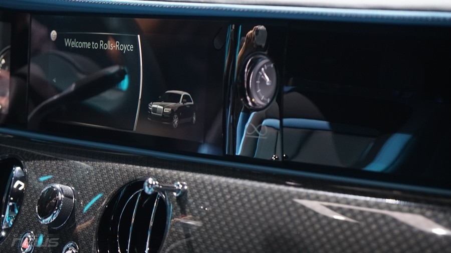 Cận cảnh Rolls Royce Ghost Black Badge 2022 đầu tiên tại Việt Nam