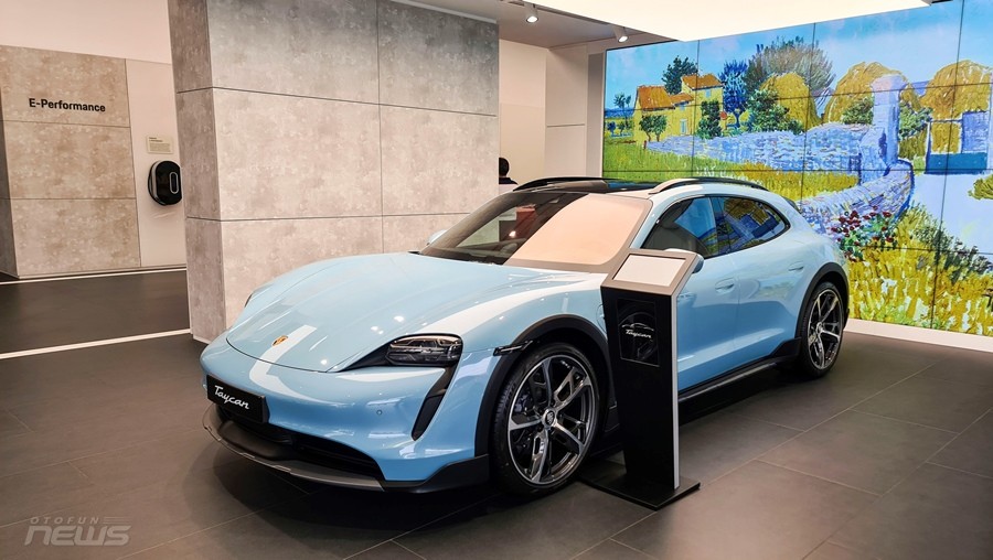 Cận cảnh Porsche Taycan Cross Turismo tại Việt Nam Cận cảnh Porsche Taycan Cross Turismo tại Việt Nam