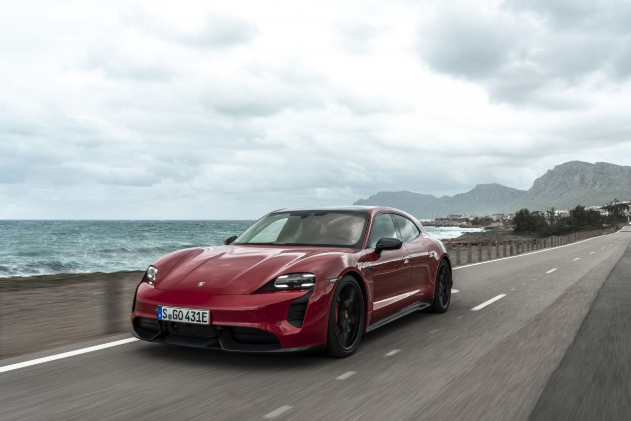 Porsche Taycan đạt mức tăng trưởng kỷ lục với 41.296 xe được giao đến khách hàng
